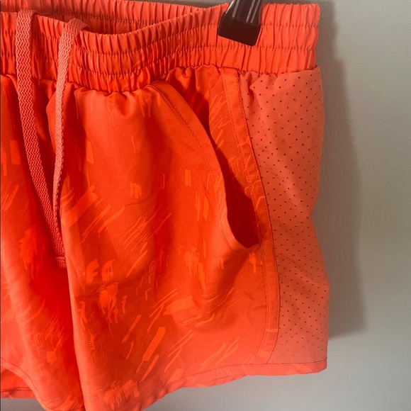 Under Armour Women's Vibrant Orange Athletic Shorts Size XS - Picture 5 of 7